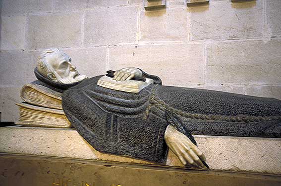 Sepulcro de Marcelino Menndez Pelayo