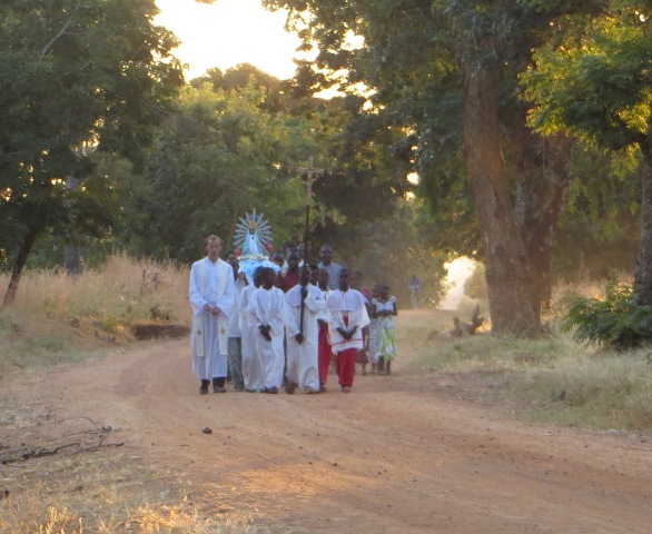 02 Catequistas - procesion