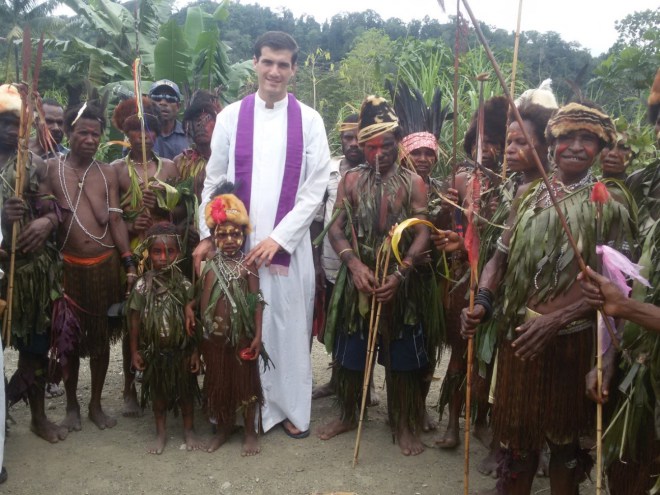 Instituto-del-Verbo-Encarnado-Papa-Nueva-Guinea-Misin-02