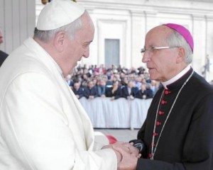 MONS GARCIA BURILLO CON EL PAPA FRANCISCO